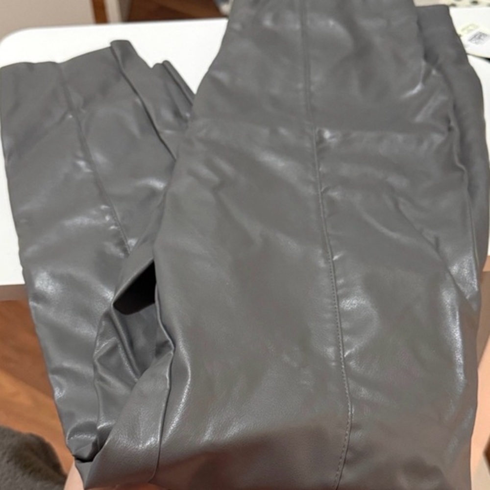 ⭐️H&M Women's Sleek Gray Leggings